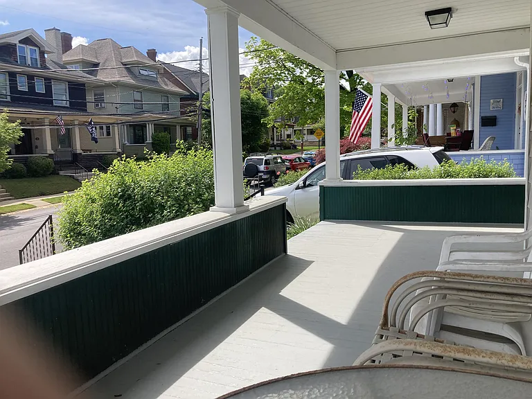 212 Grand St — Photo 3