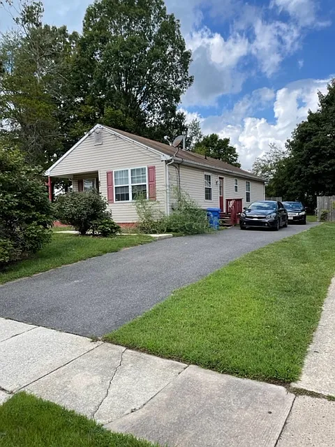 5 bed, 1650 sqft, $2,750 — Photo 1