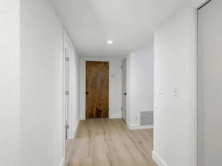 114 Falmouth Ct — Photo 22