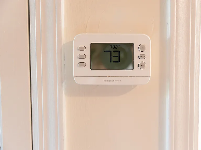 Central air/heat throughout the apartment