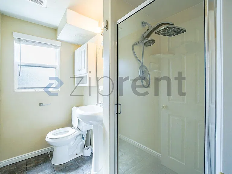 696 N Center St — Photo 23