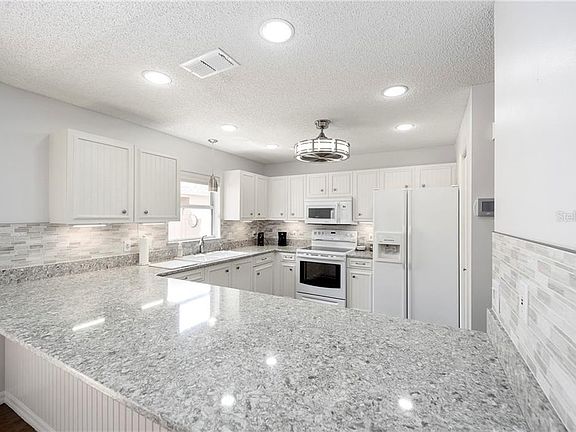4th image of 641 Enconto St