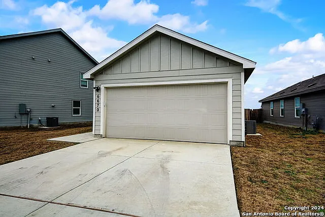 3 bed, 2.0 bath, 1276 sqft, $1,600 — Photo 1