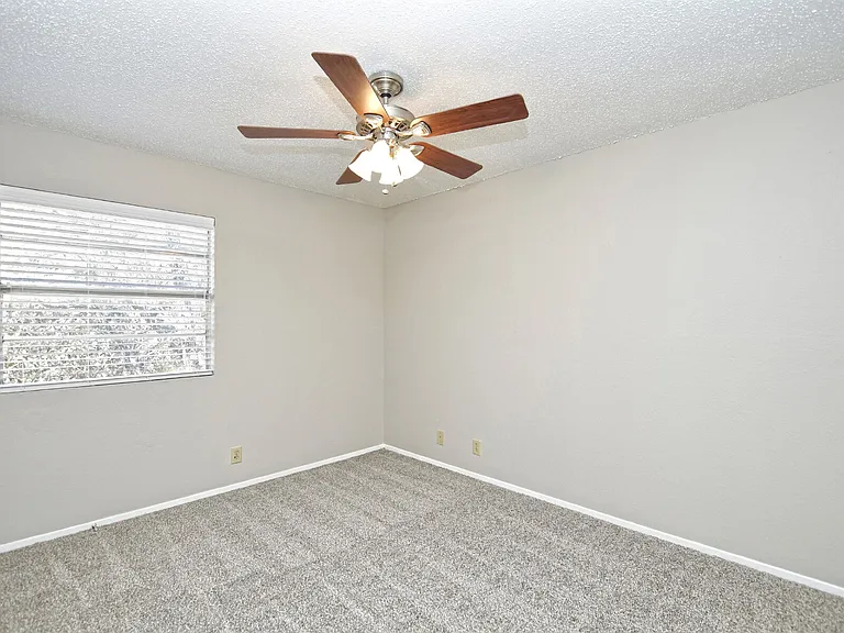 301 Algerita Dr #D — Photo 10