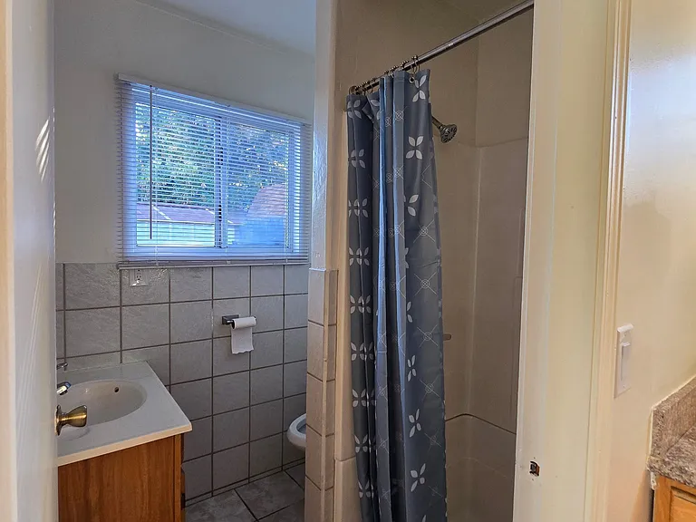 1636 Virginia St — Photo 9