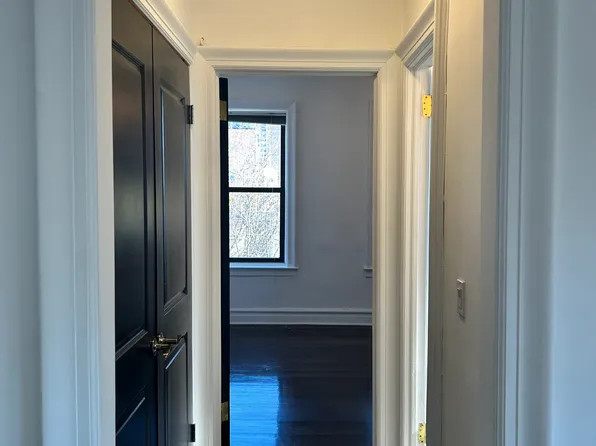 160-15 Powells Cove Boulevard image 19 of 24