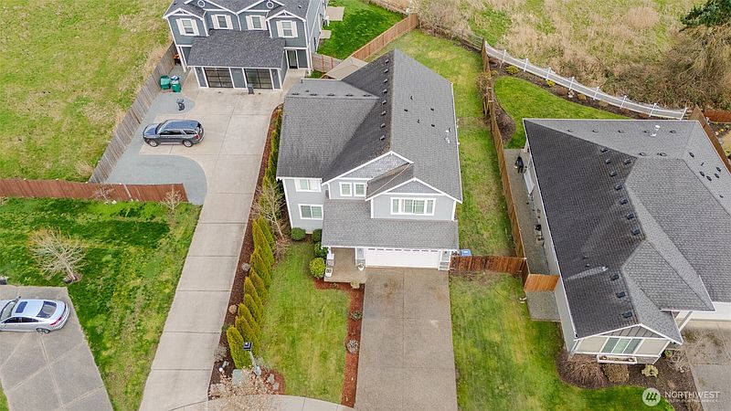 2nd image of 1737 Hillcrest Loop