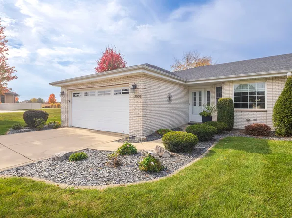 2001 Silver Hawk Dr, Crown Point, IN 46307
