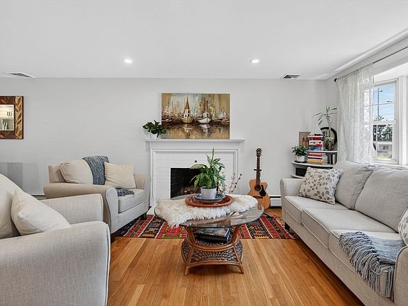 5th image of 15 Lovejoy Rd