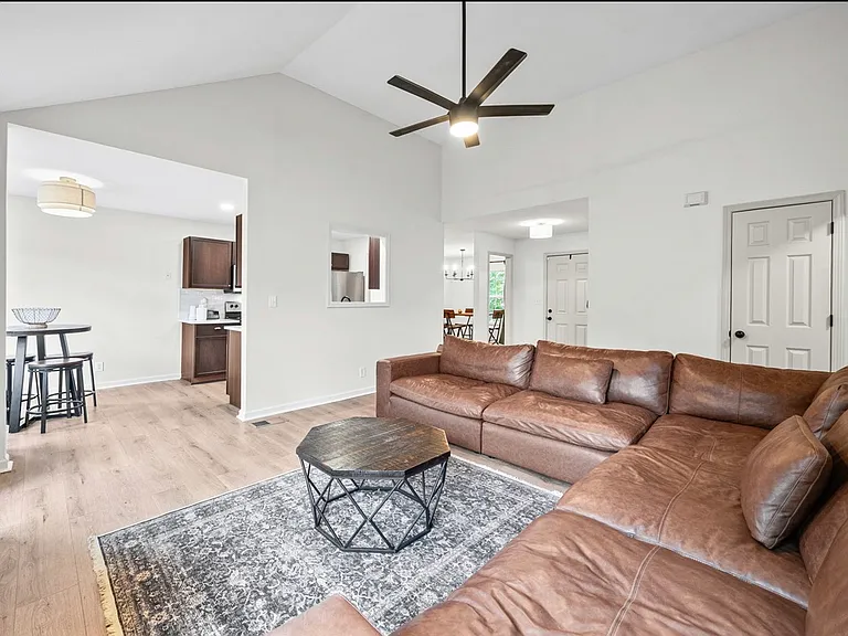 227 Harold Dr — Photo 5