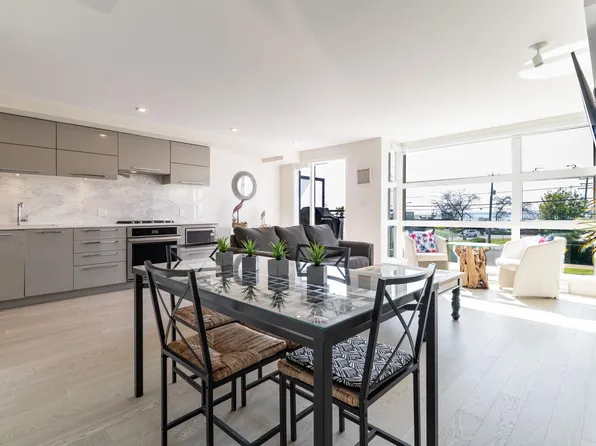 1160 Oxford St #203, White Rock, BC V4B 0B3