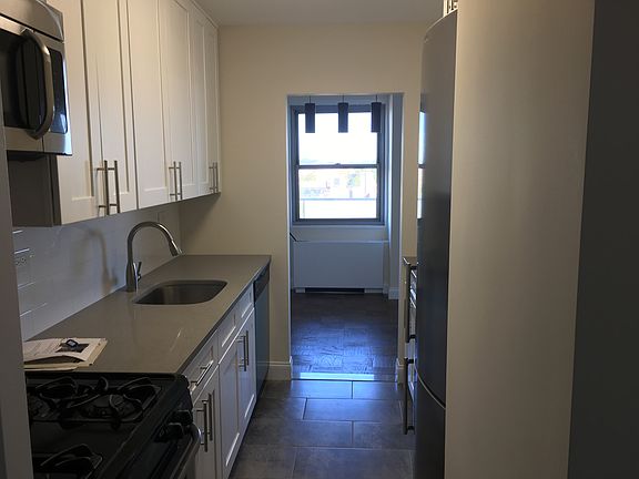 3rd image of 175-20 Wexford Ter APT 14C