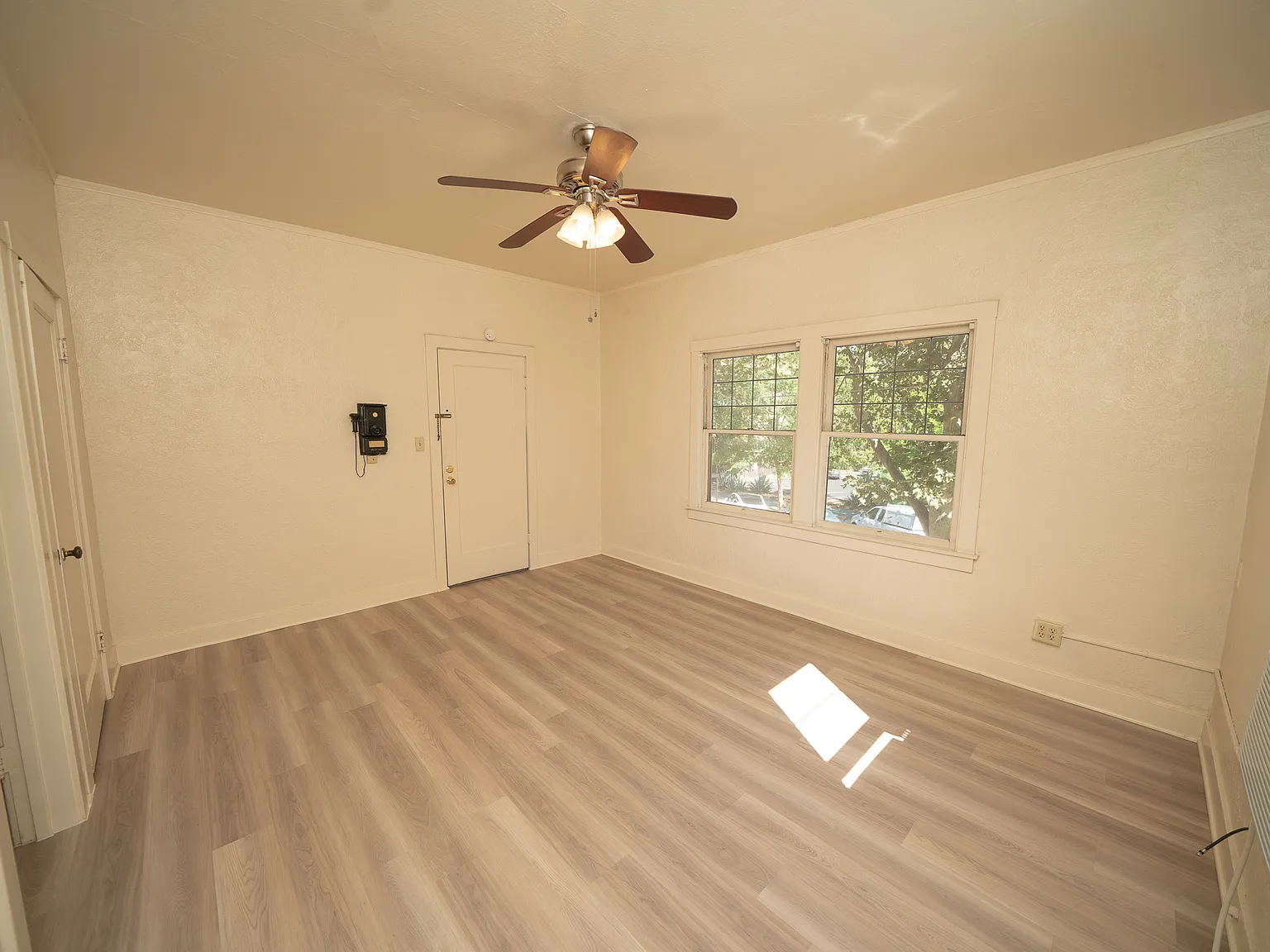 Studio, 400 sqft, $1,275 — Photo 3