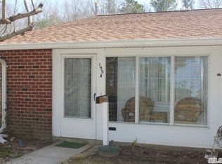 195 Newcastle Ct UNIT A, Ridge, NY 11961