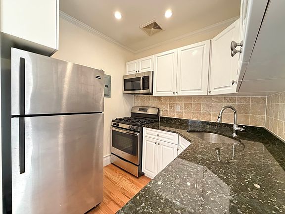 4th image of 150 W 21st St #6W
