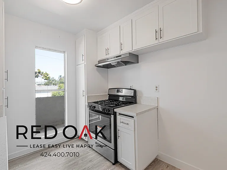 700 Glenway Dr #7 — Photo 12