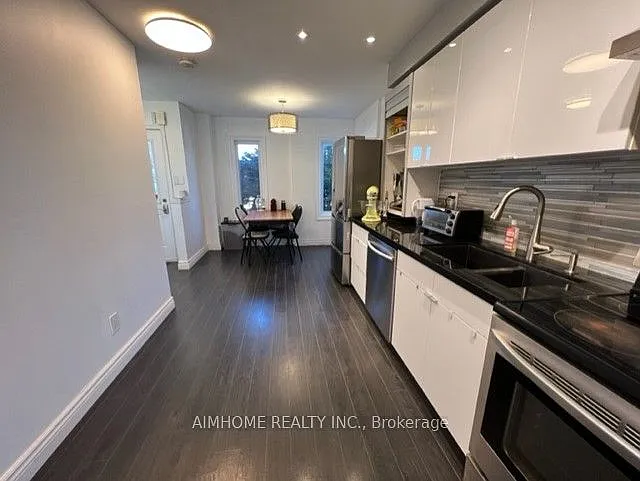 9013 Yonge St — Photo 10