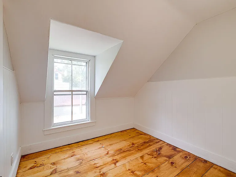 99 Oak St — Photo 15