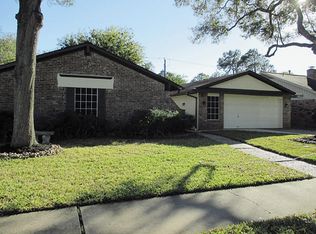 710 Seaway Dr, Seabrook, TX 77586