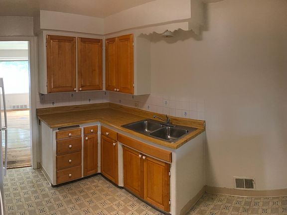 4th image of 1711 E Columbia Ave