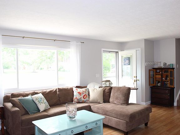 3rd image of 8199 Moubray Dr