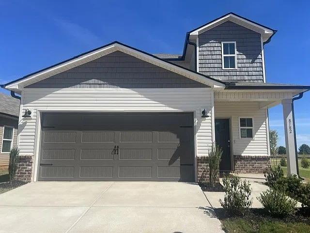 4 bed, 2018 sqft, $2,300 — Photo 1