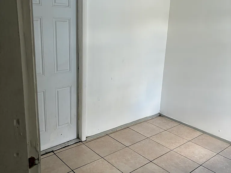 802 SW 1st Ct — Photo 10