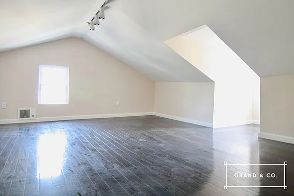 Rented by Grand & Co. | media 18