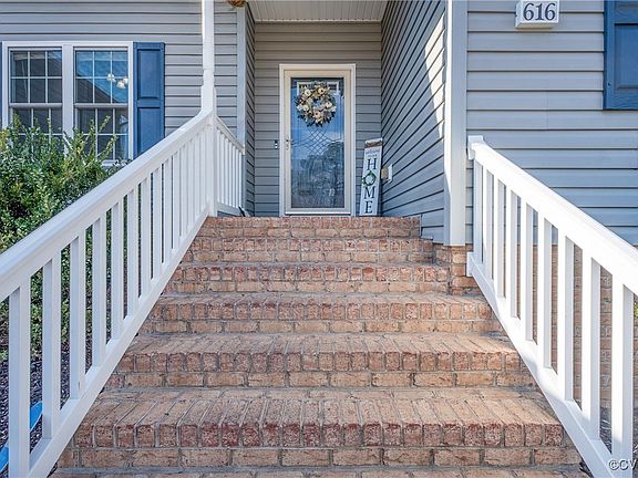 4th image of 616 Yellowstone Dr