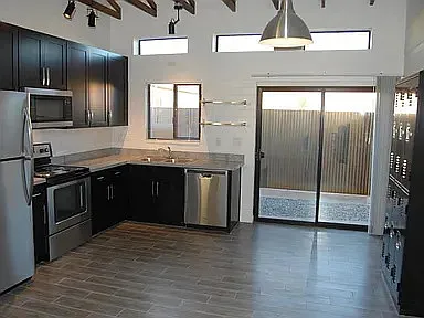 1114 E Adams St #2-4 — Photo 6
