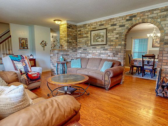 3rd image of 193 Grace Ln