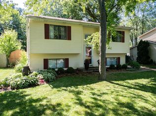 518 Stoll Rd, Lansing, MI 48917