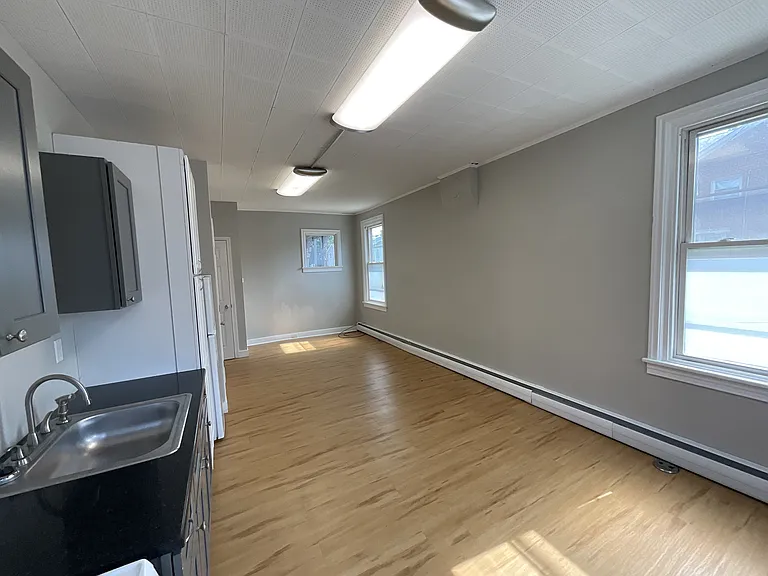 201 W North St — Photo 9
