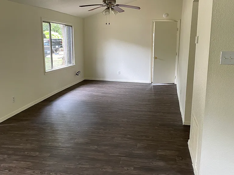 360 Sp Terry Rd — Photo 4