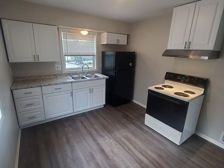 8109-8111 W Villard Ave. (Duplex) — Photo 9