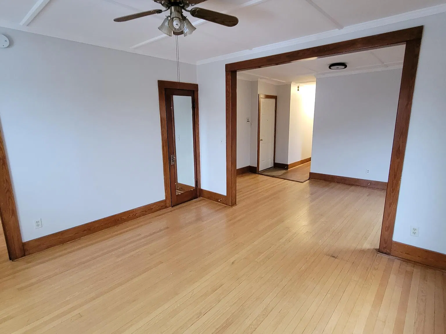 3 bed, 1105 sqft, $1,750 — Photo 2