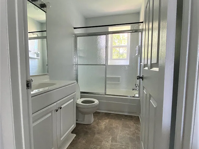 407 Moss Hill Ln — Photo 10
