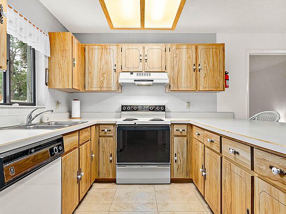 4th image of 36 Whittington Dr