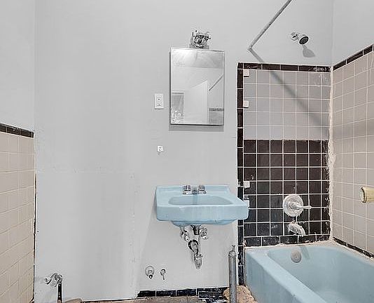 4th image of 454 W 23rd St APT 1F