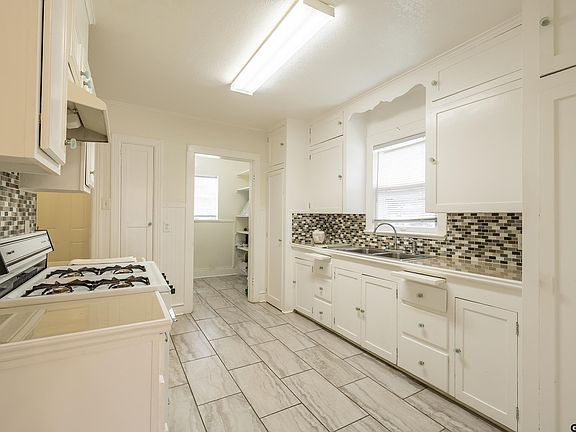 5th image of 818 W Rusk St