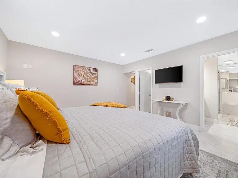 241 Oceanic Ave — Photo 31