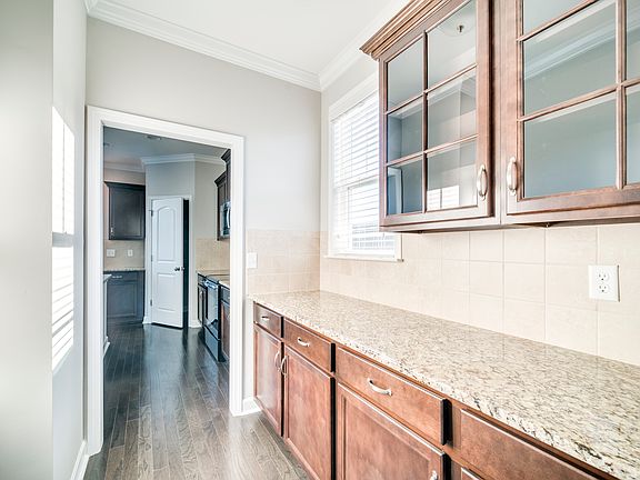 4th image of 410 Isabella Dr