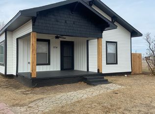 104 Collins St, Claude, TX 79019