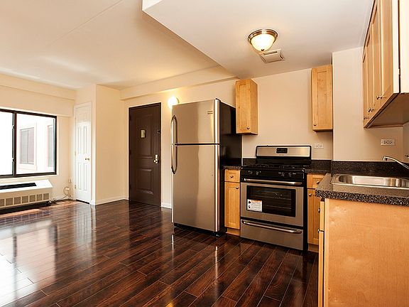 2nd image of 2627 2nd St APT 5D