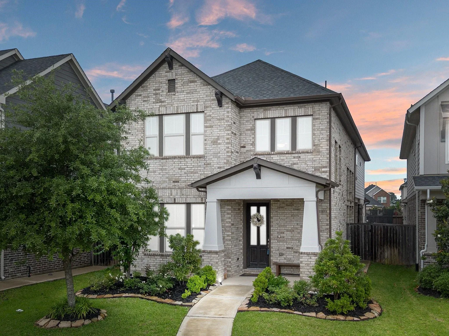 4 bed, 2.5 bath, 2656 sqft, $3,000 — Photo 1