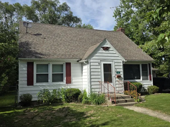 415 Hunt St SE, Lowell, MI 49331