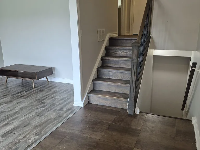 16 Sundance Cres — Photo 7