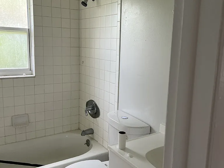1641 Linwood Ave — Photo 8