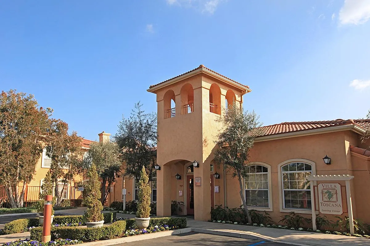 Building Photo - Villa Toscana