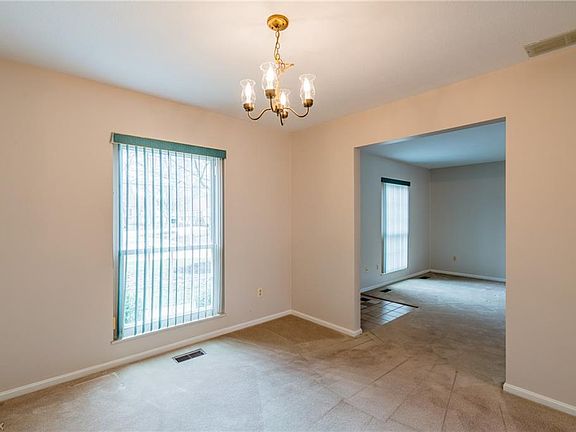 5th image of 9560 Olde Pond Ln